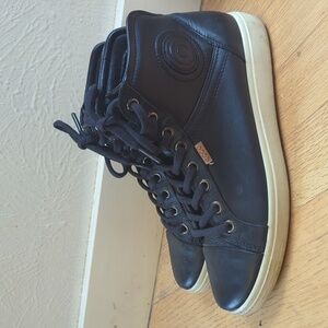 Ecco Women's Black Leather High-Top Sneakers 38